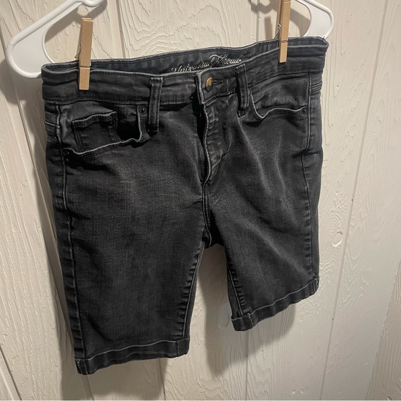 Universal Thread Women’s Denim Shorts - Picture 3 of 5